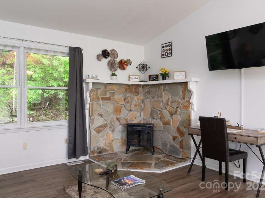 185 Chodl Lane, Franklin, NC 28734.  MLS# CAR4280164, YatesRealty ID 33952. 