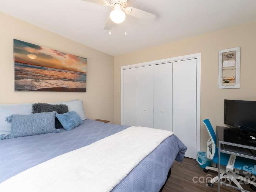 185 Chodl Lane, Franklin, NC 28734.  MLS# CAR4280164, YatesRealty ID 33952. 