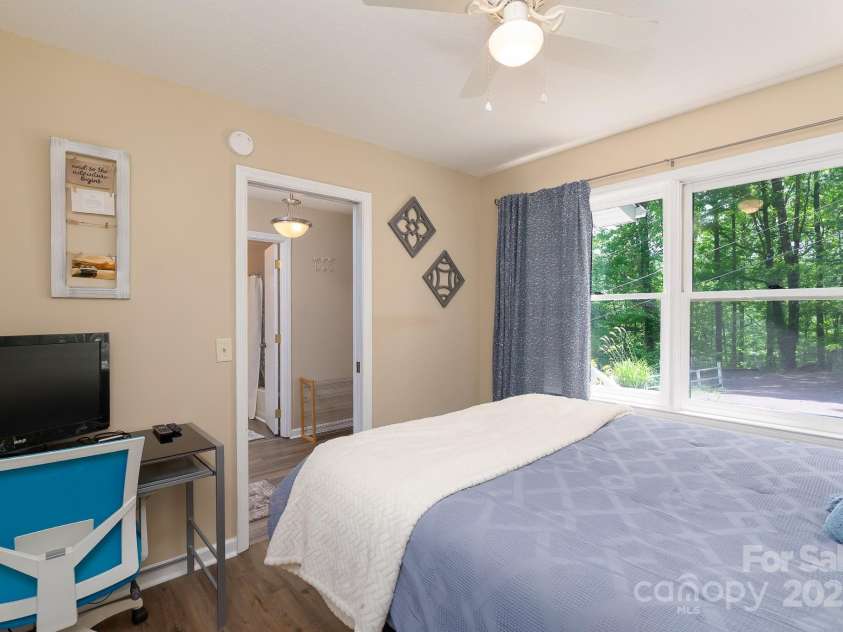 185 Chodl Lane, Franklin, NC 28734.  MLS# CAR4280164, YatesRealty ID 33952. 