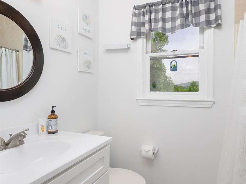 185 Chodl Lane, Franklin, NC 28734.  MLS# CAR4280164, YatesRealty ID 33952. 