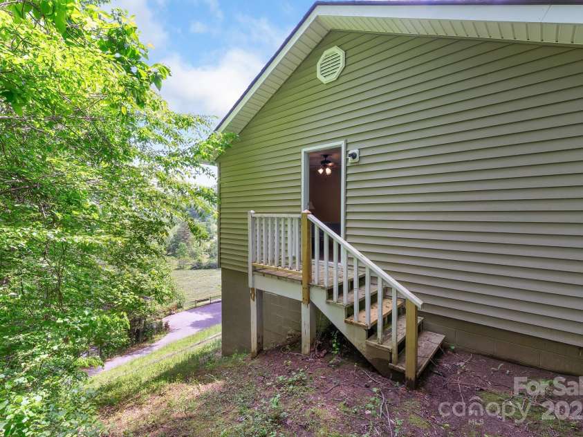 185 Chodl Lane, Franklin, NC 28734.  MLS# CAR4280164, YatesRealty ID 33952. 