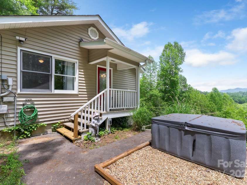 185 Chodl Lane, Franklin, NC 28734.  MLS# CAR4280164, YatesRealty ID 33952. 