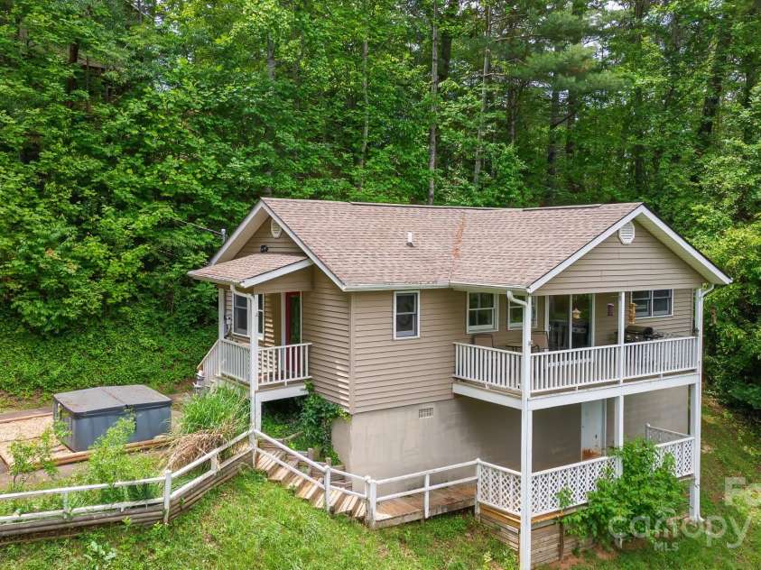 185 Chodl Lane, Franklin, NC 28734.  MLS# CAR4280164, YatesRealty ID 33952. 