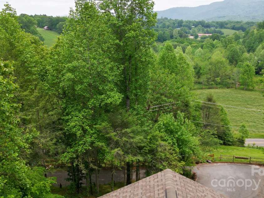 185 Chodl Lane, Franklin, NC 28734.  MLS# CAR4280164, YatesRealty ID 33952. 