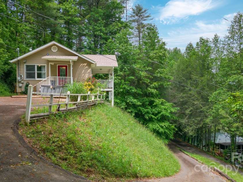 185 Chodl Lane, Franklin, NC 28734.  MLS# CAR4280164, YatesRealty ID 33952. 