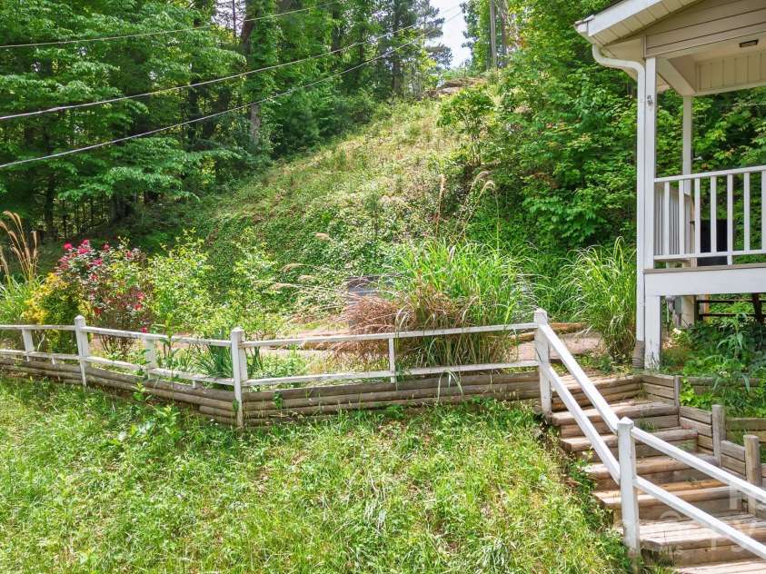 185 Chodl Lane, Franklin, NC 28734.  MLS# CAR4280164, YatesRealty ID 33952. 