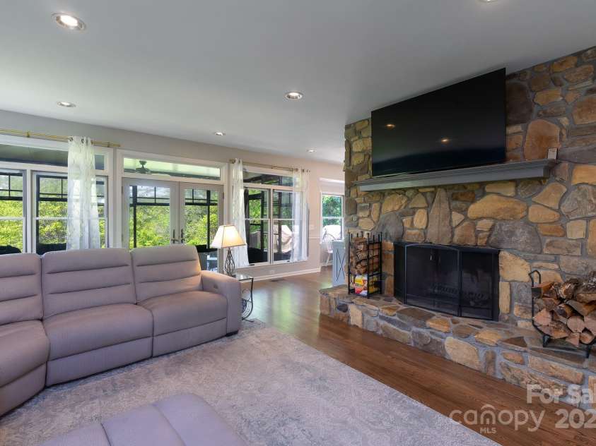 170 Lauren Lane, Franklin, NC 28734.  MLS# CAR4279189, YatesRealty ID 33953. 