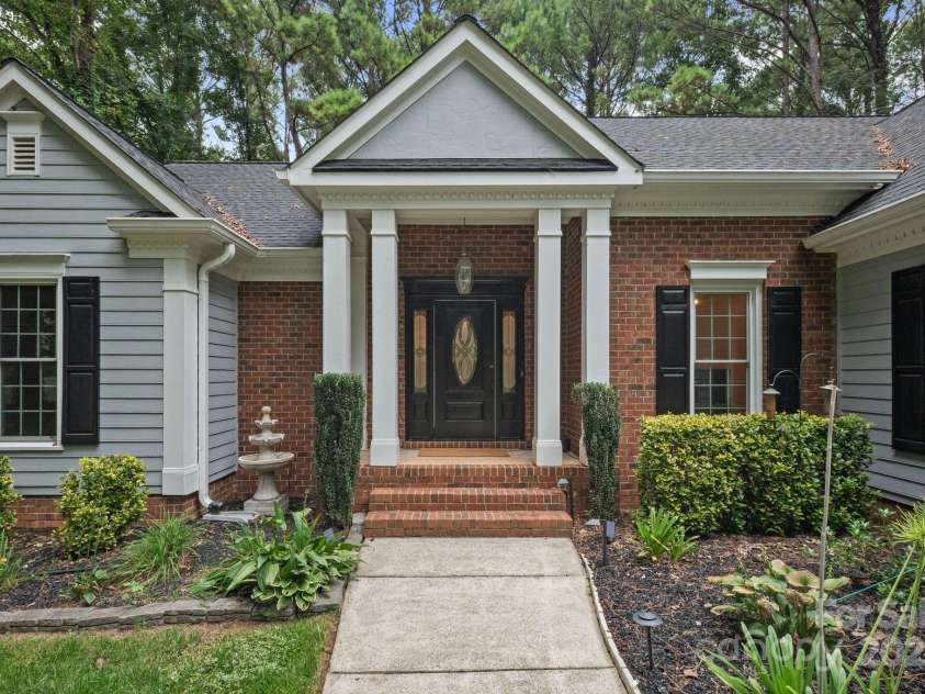 110 Shore Drive, Mooresville, NC 28117.  MLS# CAR4294432, YatesRealty ID 33954. 