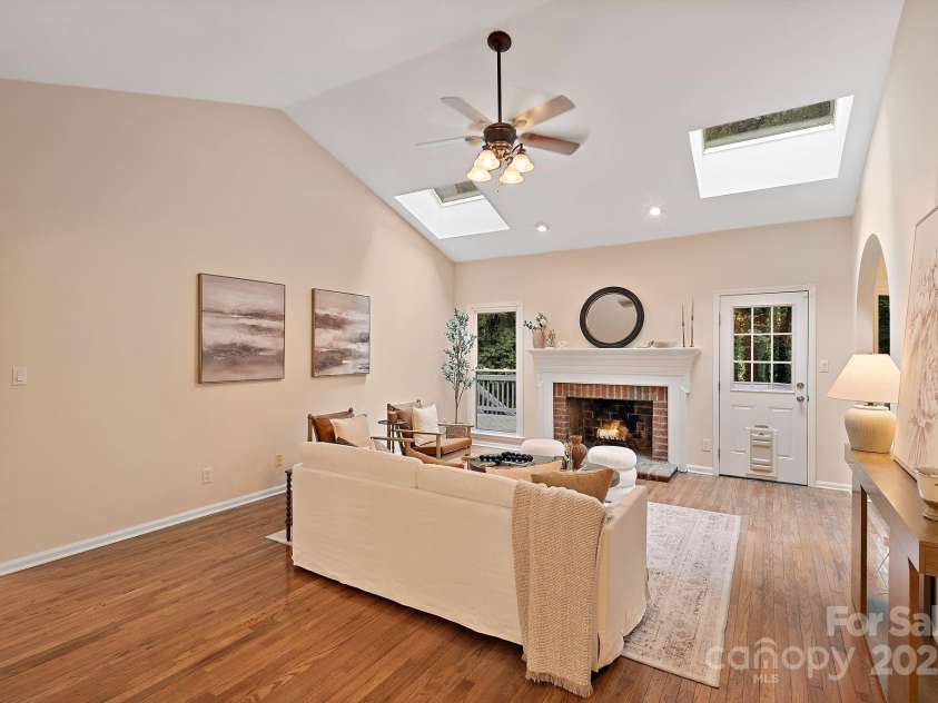 110 Shore Drive, Mooresville, NC 28117.  MLS# CAR4294432, YatesRealty ID 33954. 