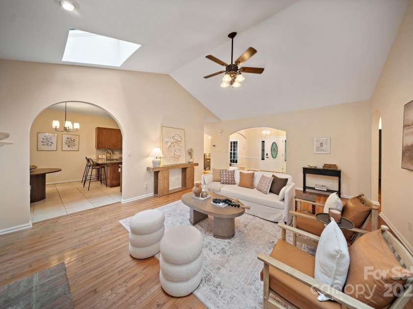 110 Shore Drive, Mooresville, NC 28117.  MLS# CAR4294432, YatesRealty ID 33954. 