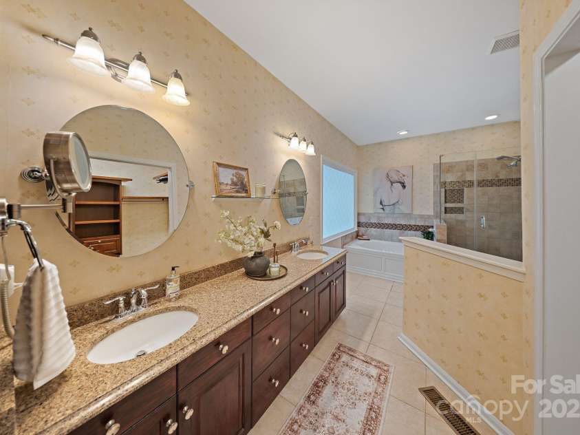 110 Shore Drive, Mooresville, NC 28117.  MLS# CAR4294432, YatesRealty ID 33954. 