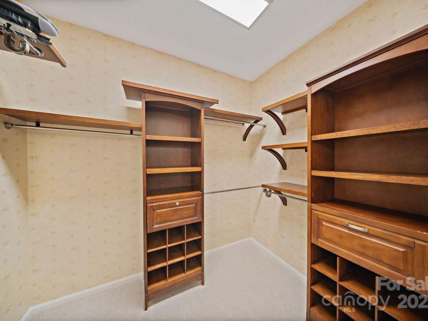110 Shore Drive, Mooresville, NC 28117.  MLS# CAR4294432, YatesRealty ID 33954. 