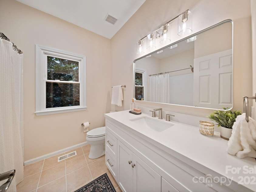110 Shore Drive, Mooresville, NC 28117.  MLS# CAR4294432, YatesRealty ID 33954. 