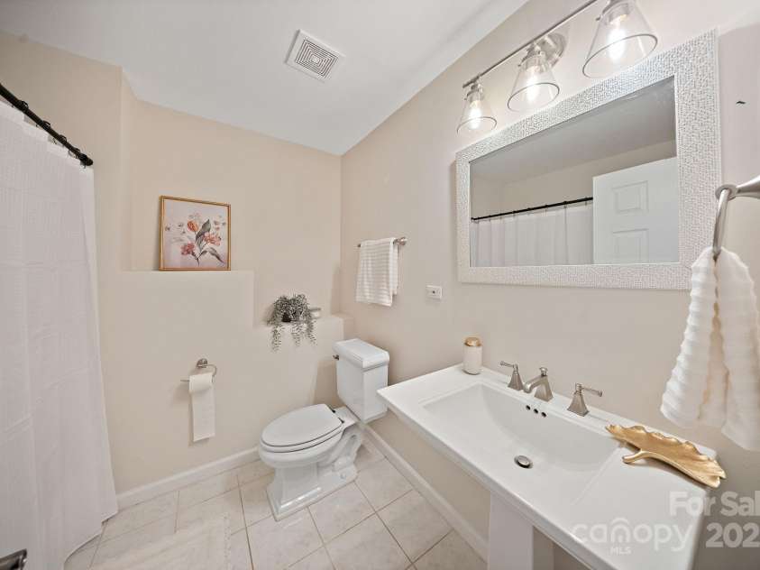 110 Shore Drive, Mooresville, NC 28117.  MLS# CAR4294432, YatesRealty ID 33954. 