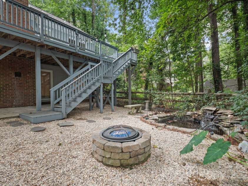 110 Shore Drive, Mooresville, NC 28117.  MLS# CAR4294432, YatesRealty ID 33954. 