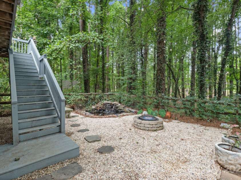 110 Shore Drive, Mooresville, NC 28117.  MLS# CAR4294432, YatesRealty ID 33954. 
