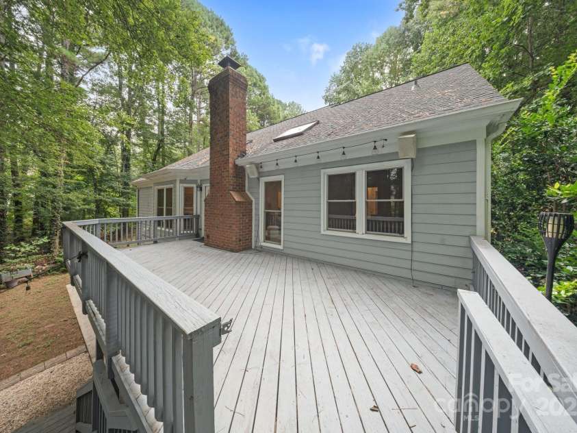110 Shore Drive, Mooresville, NC 28117.  MLS# CAR4294432, YatesRealty ID 33954. 