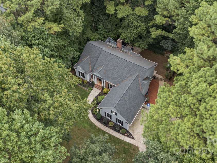 110 Shore Drive, Mooresville, NC 28117.  MLS# CAR4294432, YatesRealty ID 33954. 