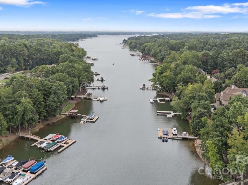 110 Shore Drive, Mooresville, NC 28117.  MLS# CAR4294432, YatesRealty ID 33954. 