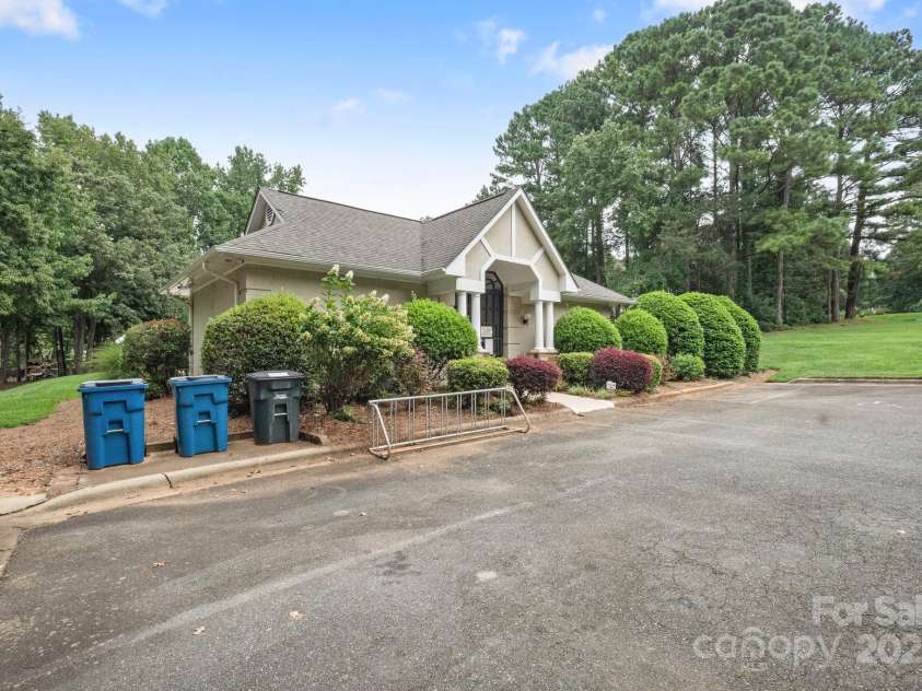 110 Shore Drive, Mooresville, NC 28117.  MLS# CAR4294432, YatesRealty ID 33954. 