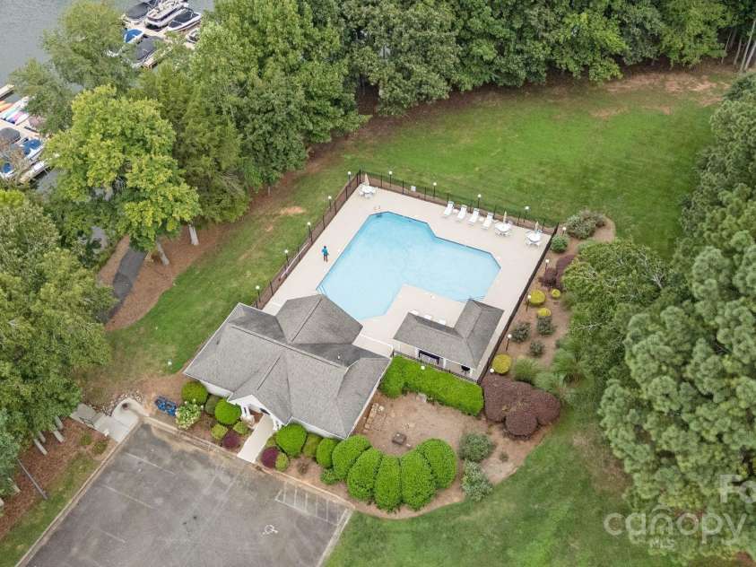 110 Shore Drive, Mooresville, NC 28117.  MLS# CAR4294432, YatesRealty ID 33954. 