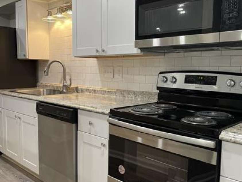 1641 Arlyn Circle, Charlotte, NC 28213.  MLS# CAR4397382, YatesRealty ID 33954. 