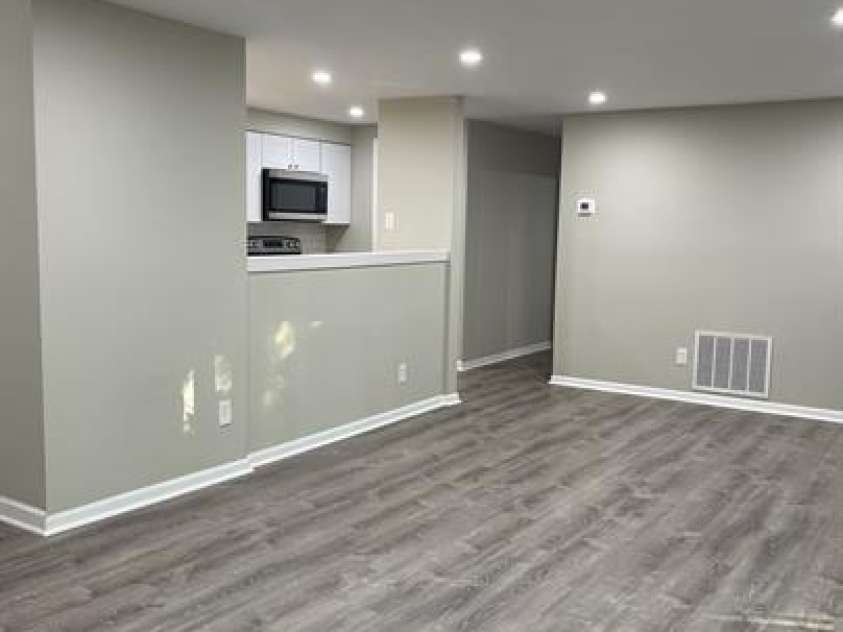 1641 Arlyn Circle, Charlotte, NC 28213.  MLS# CAR4397382, YatesRealty ID 33954. 