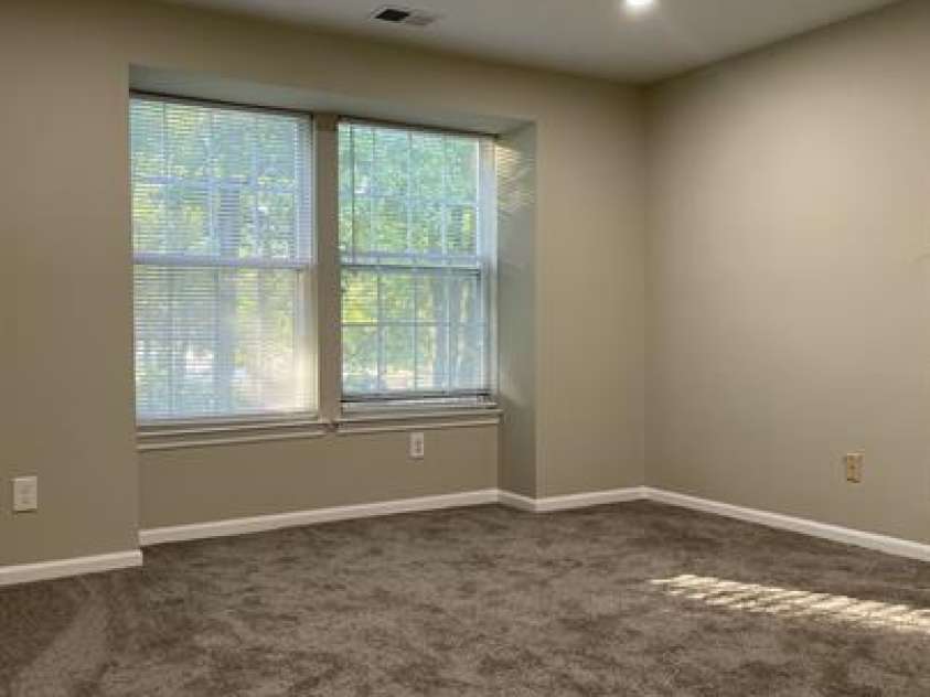 1641 Arlyn Circle, Charlotte, NC 28213.  MLS# CAR4397382, YatesRealty ID 33954. 
