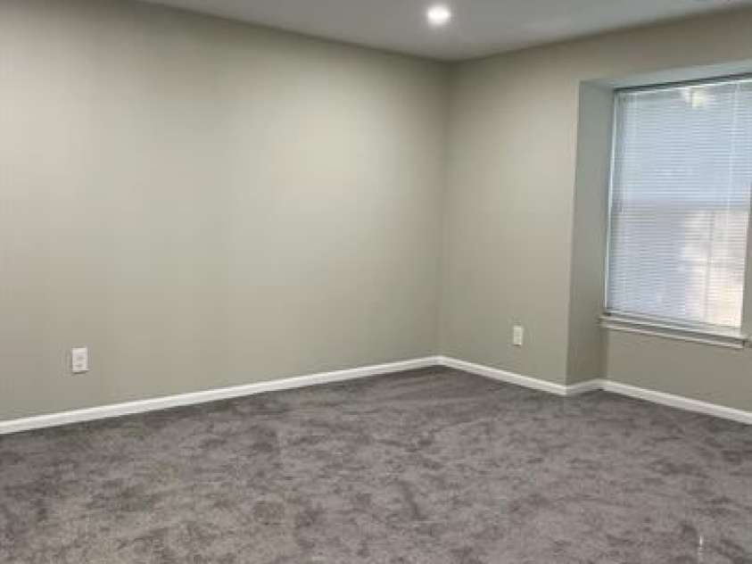 1641 Arlyn Circle, Charlotte, NC 28213.  MLS# CAR4397382, YatesRealty ID 33954. 