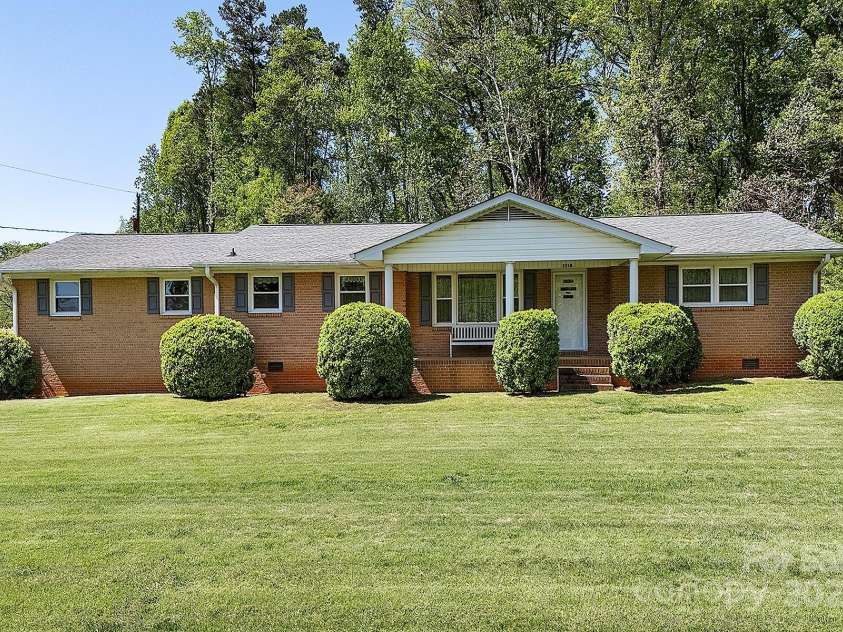 2218 Woodcrest Drive, Kannapolis, NC 28081.  MLS# CAR4288130, YatesRealty ID 33955. 