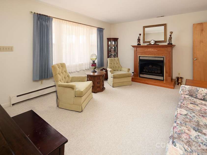 2218 Woodcrest Drive, Kannapolis, NC 28081.  MLS# CAR4288130, YatesRealty ID 33955. 