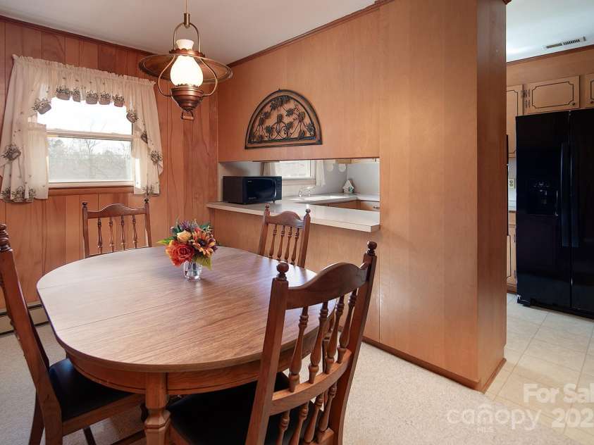 2218 Woodcrest Drive, Kannapolis, NC 28081.  MLS# CAR4288130, YatesRealty ID 33955. 