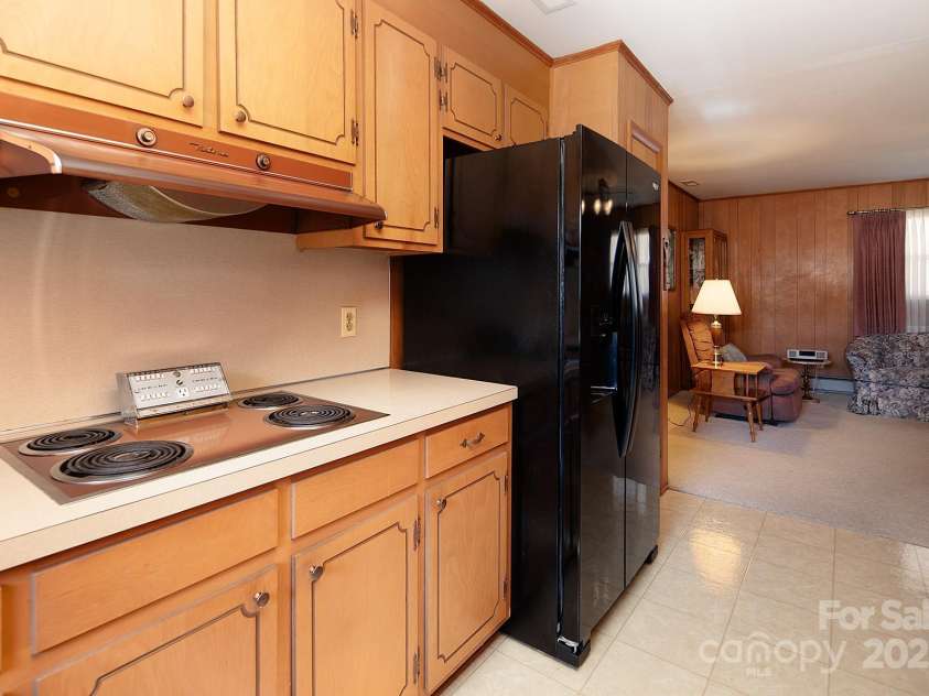 2218 Woodcrest Drive, Kannapolis, NC 28081.  MLS# CAR4288130, YatesRealty ID 33955. 