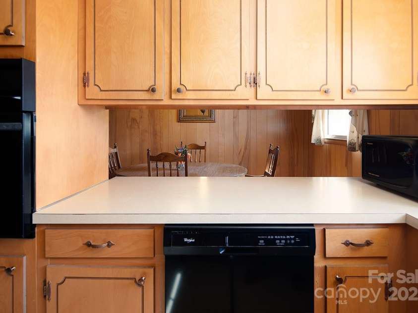 2218 Woodcrest Drive, Kannapolis, NC 28081.  MLS# CAR4288130, YatesRealty ID 33955. 