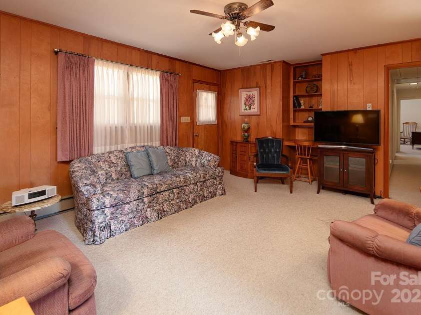 2218 Woodcrest Drive, Kannapolis, NC 28081.  MLS# CAR4288130, YatesRealty ID 33955. 