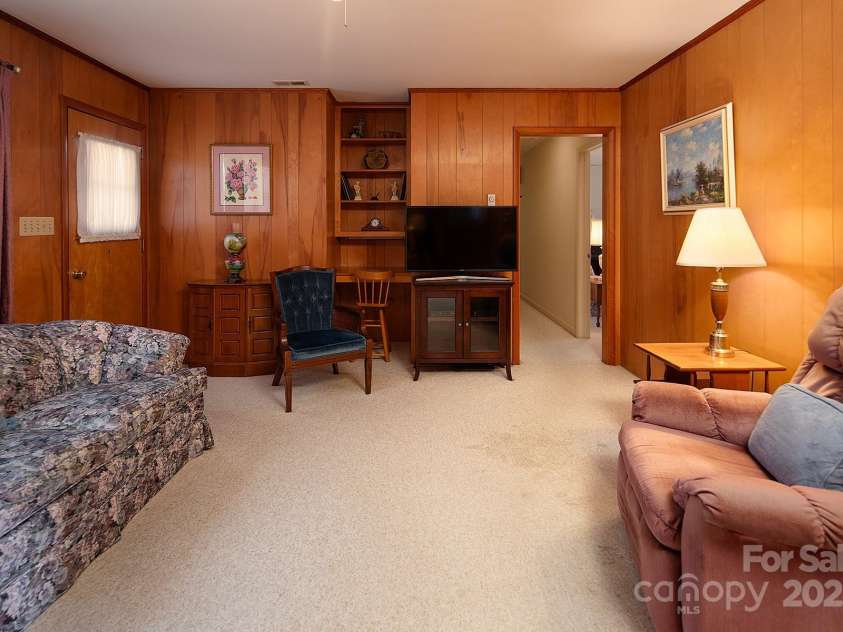 2218 Woodcrest Drive, Kannapolis, NC 28081.  MLS# CAR4288130, YatesRealty ID 33955. 