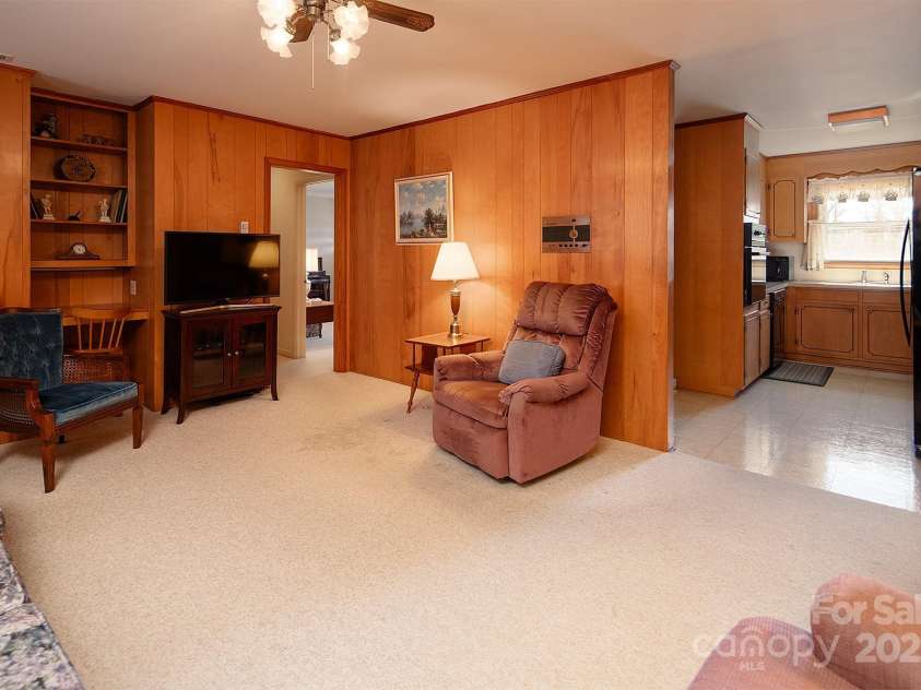 2218 Woodcrest Drive, Kannapolis, NC 28081.  MLS# CAR4288130, YatesRealty ID 33955. 