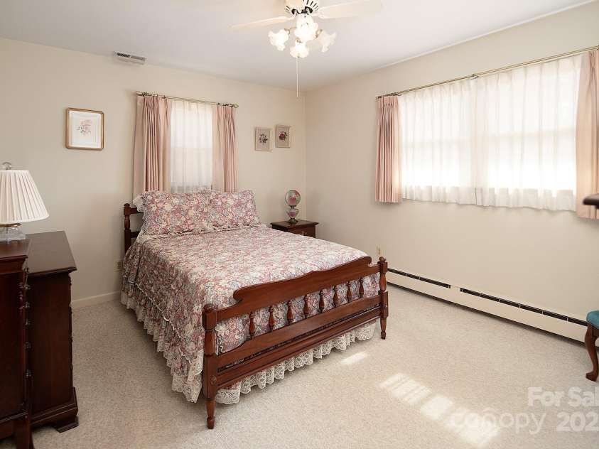 2218 Woodcrest Drive, Kannapolis, NC 28081.  MLS# CAR4288130, YatesRealty ID 33955. 