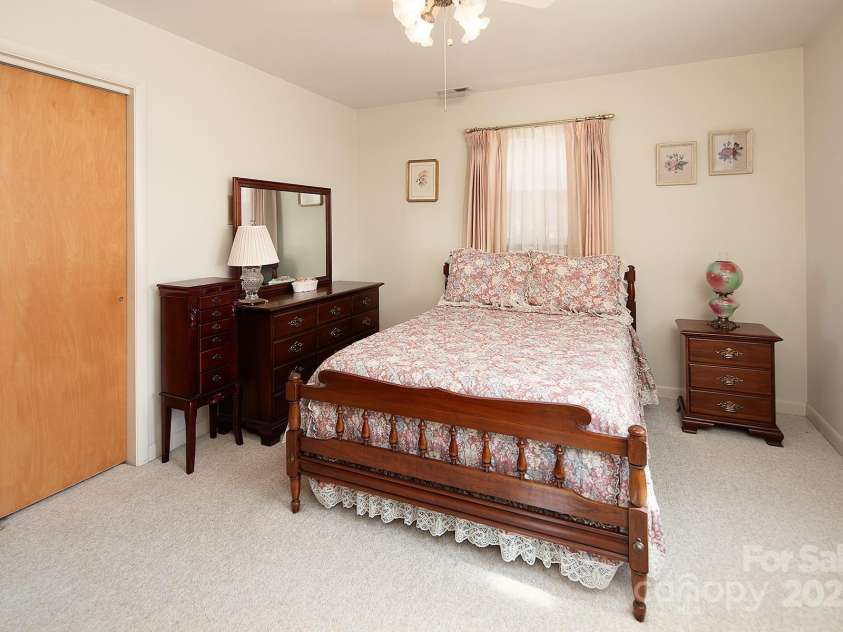 2218 Woodcrest Drive, Kannapolis, NC 28081.  MLS# CAR4288130, YatesRealty ID 33955. 