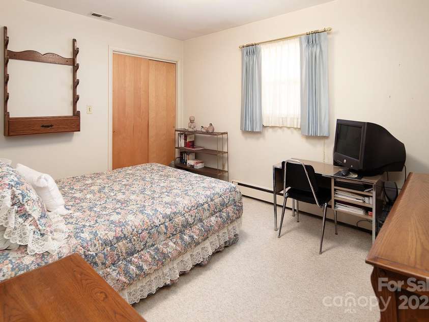 2218 Woodcrest Drive, Kannapolis, NC 28081.  MLS# CAR4288130, YatesRealty ID 33955. 