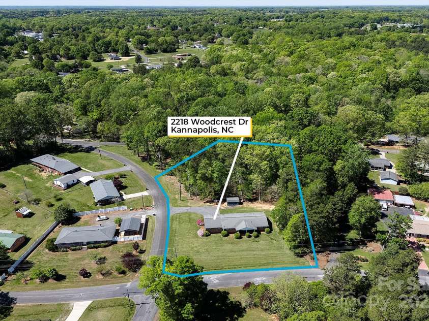 2218 Woodcrest Drive, Kannapolis, NC 28081.  MLS# CAR4288130, YatesRealty ID 33955. 