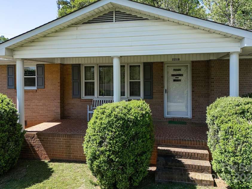 2218 Woodcrest Drive, Kannapolis, NC 28081.  MLS# CAR4288130, YatesRealty ID 33955. 