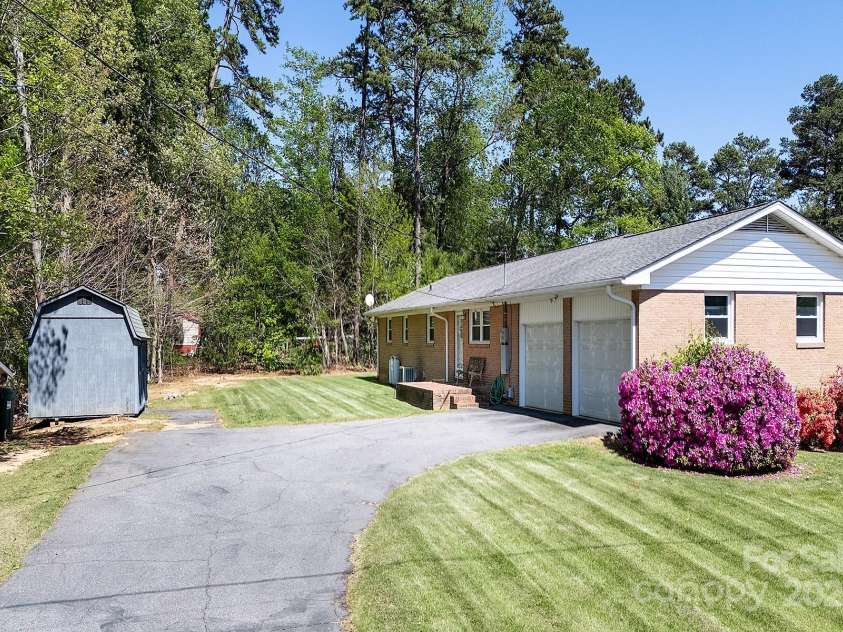 2218 Woodcrest Drive, Kannapolis, NC 28081.  MLS# CAR4288130, YatesRealty ID 33955. 