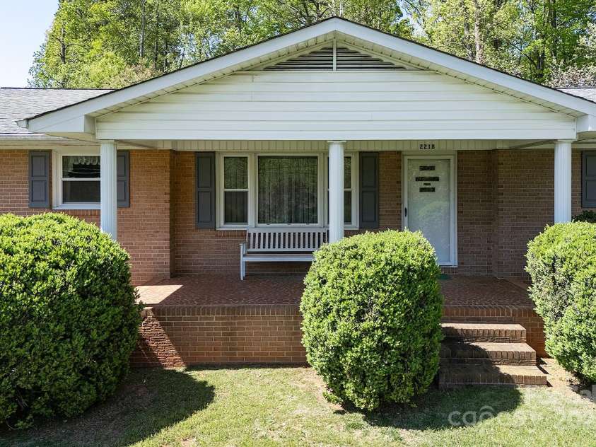 2218 Woodcrest Drive, Kannapolis, NC 28081.  MLS# CAR4288130, YatesRealty ID 33955. 