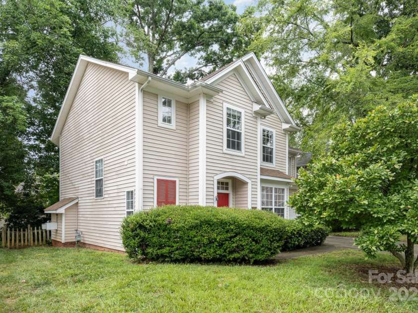 6721 Charter Hills Road, Charlotte, NC 28277.  MLS# CAR4288984, YatesRealty ID 33956. 