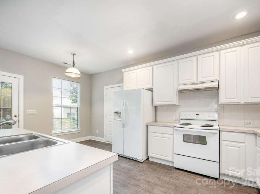 6721 Charter Hills Road, Charlotte, NC 28277.  MLS# CAR4288984, YatesRealty ID 33956. 
