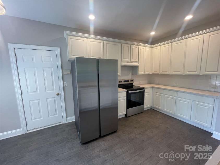 6721 Charter Hills Road, Charlotte, NC 28277.  MLS# CAR4288984, YatesRealty ID 33956. 