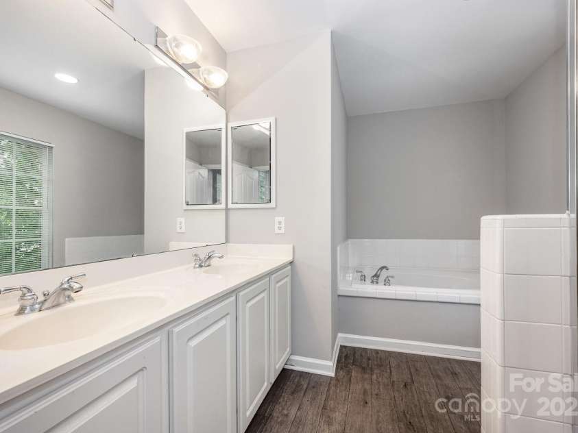 6721 Charter Hills Road, Charlotte, NC 28277.  MLS# CAR4288984, YatesRealty ID 33956. 