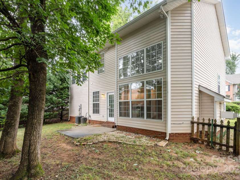 6721 Charter Hills Road, Charlotte, NC 28277.  MLS# CAR4288984, YatesRealty ID 33956. 
