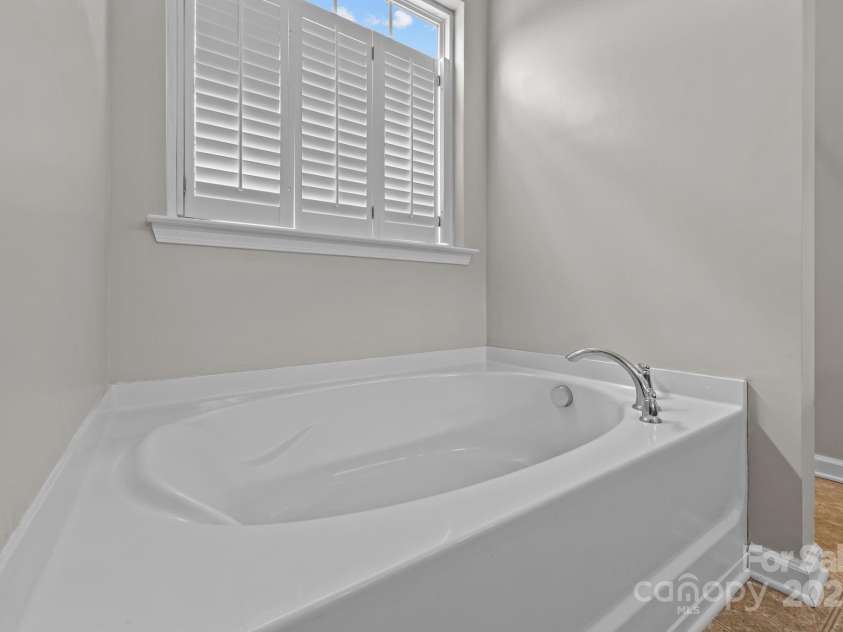 555 Settlers Grove Lane, Salisbury, NC 28146.  MLS# CAR4292670, YatesRealty ID 33958. Soaking tub in the primary